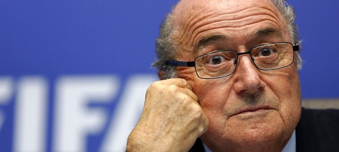 Prezident FIFA Sepp Blatter i vedení světového fotbalu má po řadě skandálů pošramocenou pověst