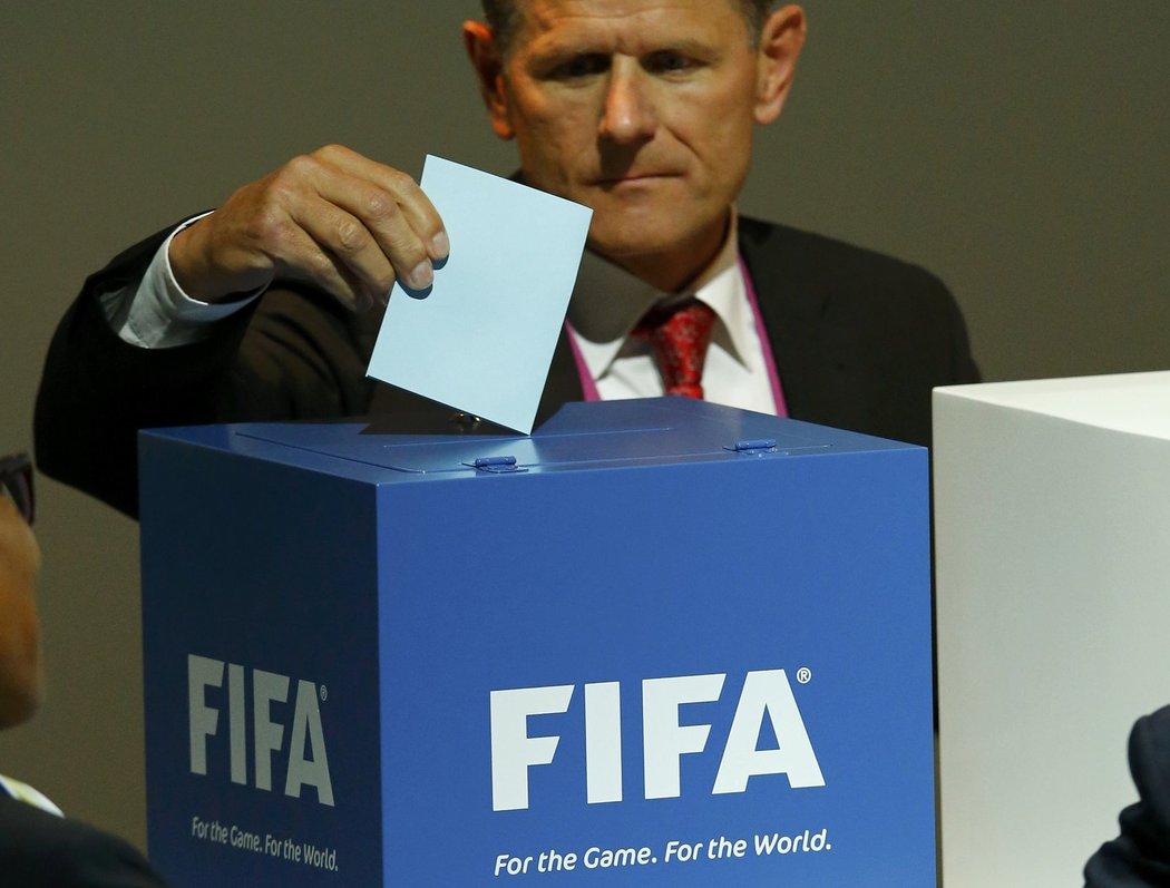 Nového prezidenta FIFA volí na kongresu v Curychu zástupce Rakouska
