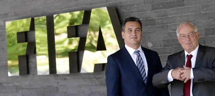 Šéf vyšetřovací komise Michael García a šéf etické komise FIFA Hans Joachim Eckert.