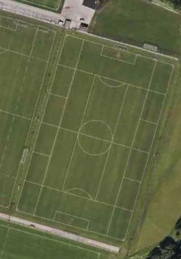 Hřiště je v konceptu je Juego De Posicion rozděleno do specifických zón a všichni hráči dostanou úkoly ve velmi strukturovaném postavení Hřiště je v konceptu je Juego De Posicion rozděleno do specifických zón a všichni hráči dostanou úkoly ve velmi strukturovaném postavení