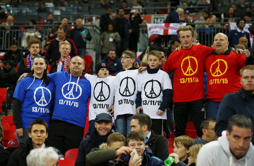 Fanoušci ve Wembley dávali najevo podporu Francii