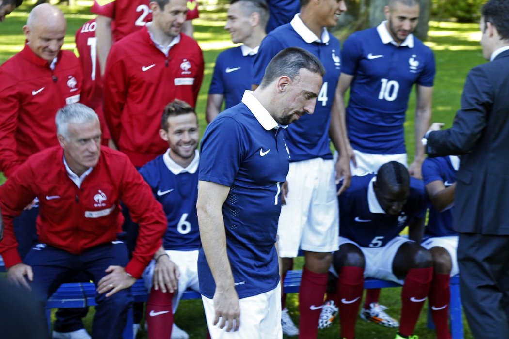 Franck Ribéry, Francie – Patřil k hlavním strůjcům postupu Francie na šampionát, v kvalifikaci dal pět gólů vytvořil řadu šancí. Jenže problémy se zády, které ho trápily již několik týdnů před začátkem MS, ho nakonec o šanci zahrát si na nejprestižnějším turnaji připravily.