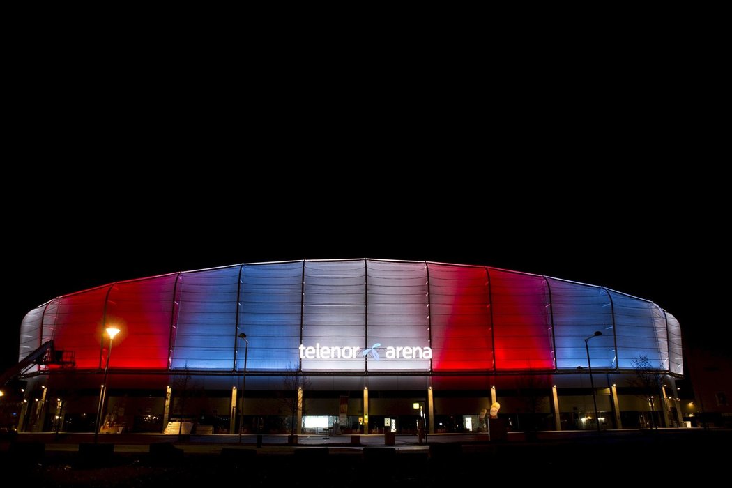 Stadion se rozzářil francouzskými barvami