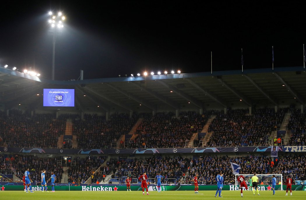 Stadion v Genku při zápasu s Liverpoolem