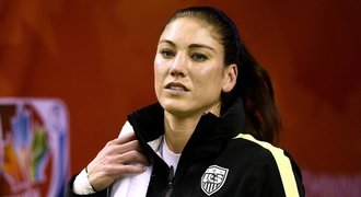 Obtěžování na Zlatém míči? Brankářka Hope Solo řekla o Blatterovi: Sáhl mi na zadek