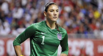 Z průšvihu do průšvihu. Sexy brankářku Hope Solo vyřadili z reprezentace