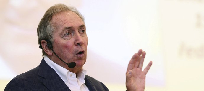 Sebevědomí vzniká nejen výsledkem, ale i společnou prací, tvrdí bývalý trenér Liverpoolu Gérard Houllier