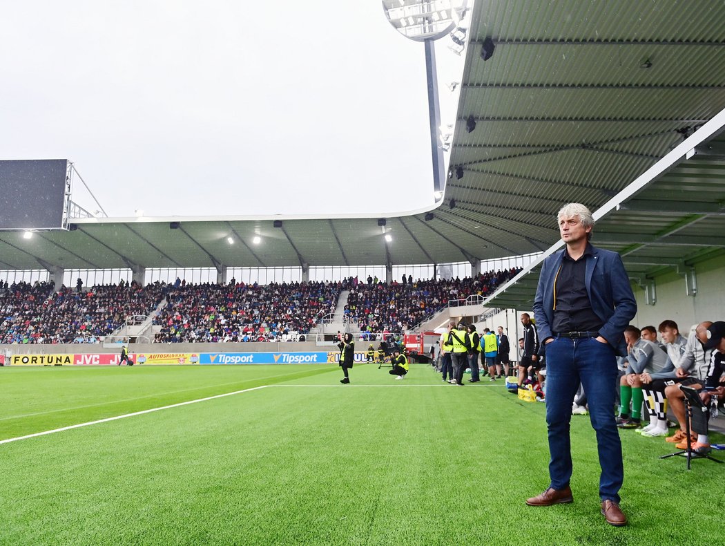 Jozef Weber odtrénoval první zápas Hradce Králové na novém stadionu