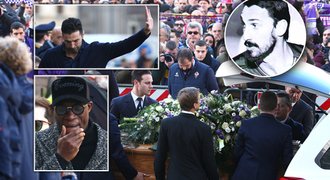 Balotelli v slzách, Buffon se držel. Pohřeb Astoriho (†31) rozplakal Fiorentinu