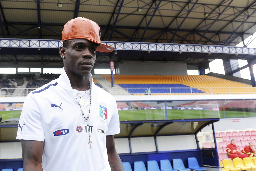 Mario Balotelli před zápasem italské reprezenace v Praze