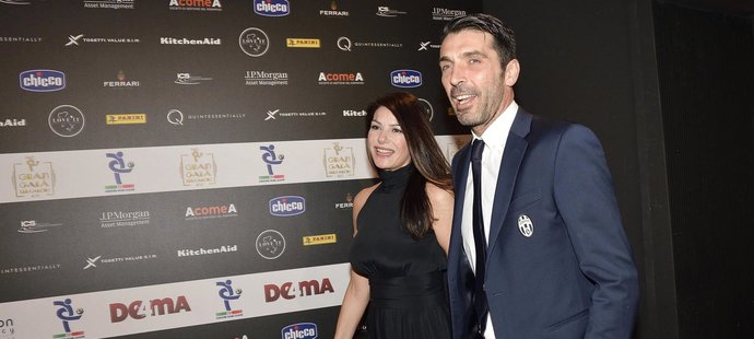 Buffon s partnerkou Ilárií.