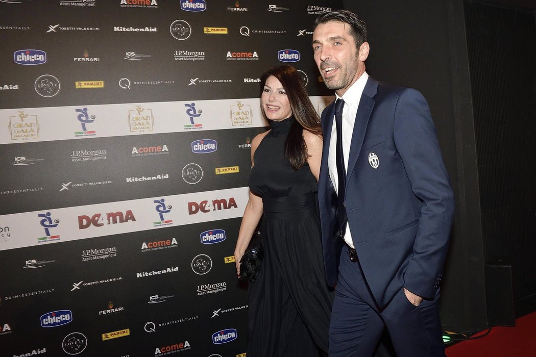 Buffon s partnerkou Ilárií.