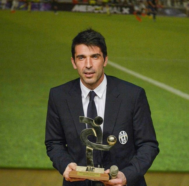 Buffon s trofejí.