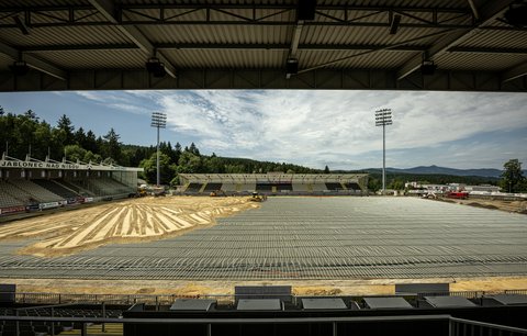 Rekonstrukce hrací plochy na jabloneckém stadionu
