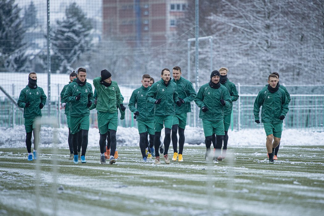 Fotbalisté Jablonce během zasněženého tréninku