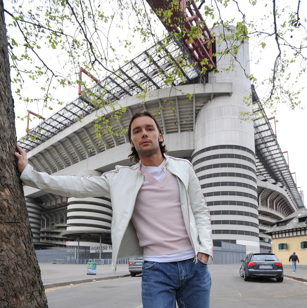 Marek Jankulovski před milánském stadionem San Siro