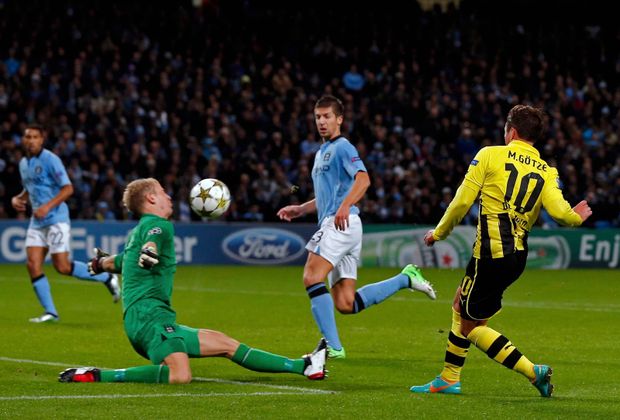 Joe Hart likviduje jednu z mnoha šancí Dortmundu Joe Hart likviduje jednu z mnoha šancí Dortmundu