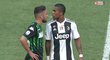 Douglas Costa z Juventusu na soupeře plivl, trest ho nemine