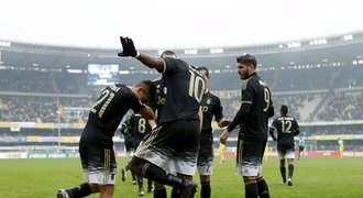 Juventus vyhrál podvanácté v řadě, milánské derby pro AC