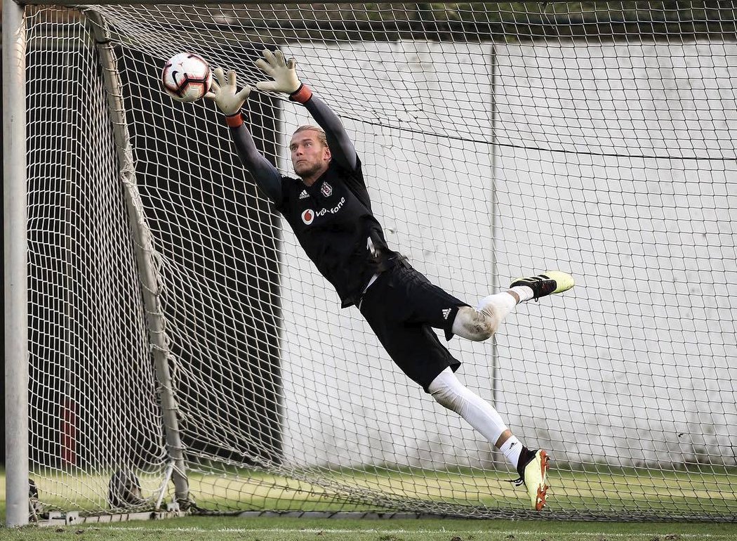 Karius stojí v brankovišti Besiktase Istanbul.