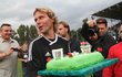 Pavel Nedvěd s dortem ke 40. narozeninám v roce 2012.
