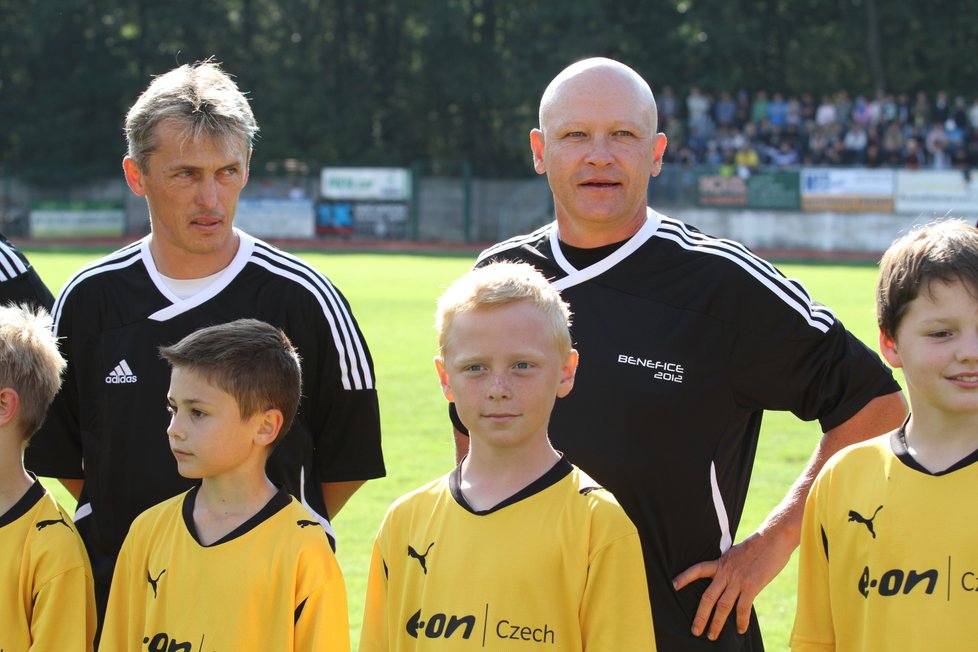 V dresu týmu Pavla Nedvěda se v roce 2012 představili i Ján Kocián (vlevo) a Ivan Hašek.