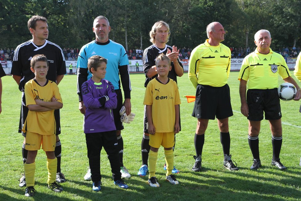 Pavel Nedvěd (uprostřed) hrál v Hodoníně už v roce 2012.