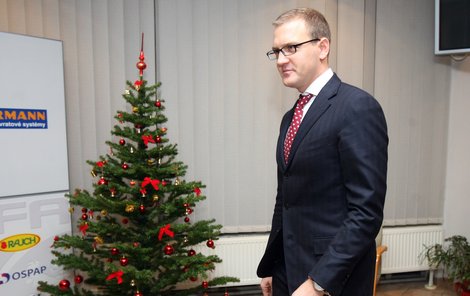 Šťastné a veselé, pane Křetínský. A příště nezapomeňte tu »Nesem vám noviny…«