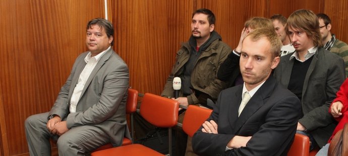 Kvůli kauze údajného podplácení v Gambrinus lize přišli před soud šéf střížkovských Bohemians Karel Kapr a bývalý brankář Olomouce Petr Drobisz
