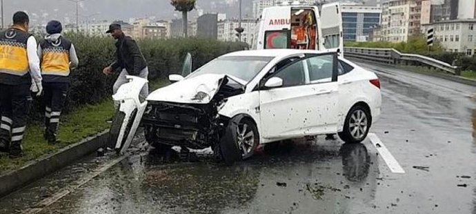 Takhle dopadlo Kewukeho auto po nehodě v Turecku.