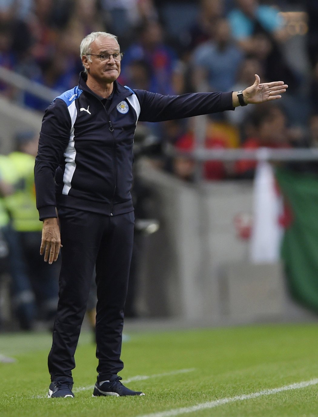 Trenér Leicesteru Claudio Ranieri při zápase s Barcelonou