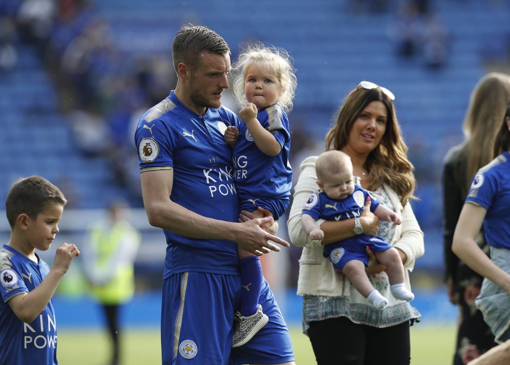 Útočník Leicesteru Jamie Vardy s rodinou