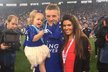 Kanonýr Jamie Vardy se svou nastávající Rebekah Nicholsonovou a jejich dcerou Sofií