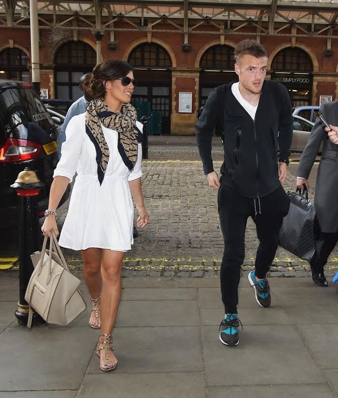 Kanonýr Jamie Vardy se svou nastávající Rebekah Nicholsonovou