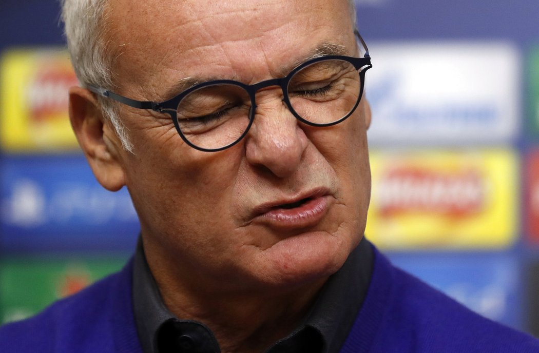 Trenér Claudio Ranieri nemá z výkonů Leicesteru v Premier League radost