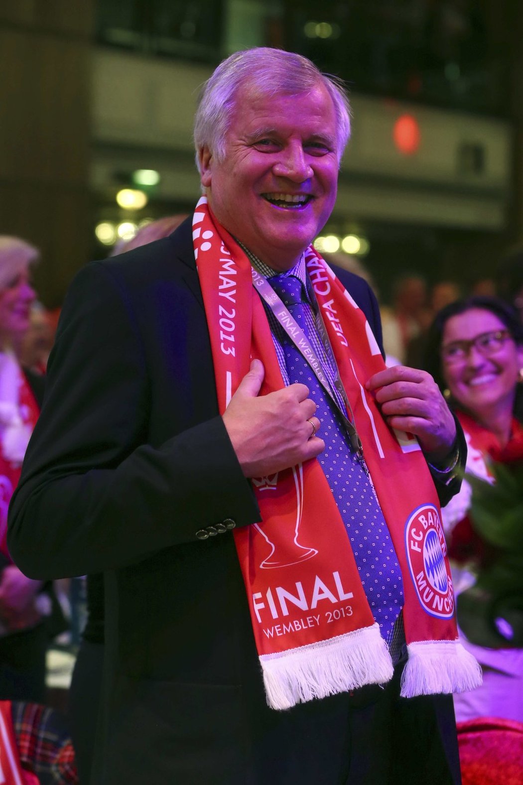 Poblahopřát Bayernu Mnichov přišel také bavorský premiér Horst Seehofer