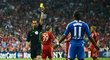 Didier Drogba právě zavinil penaltu v prodloužení finále LM v Mnichově