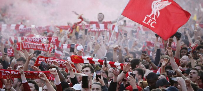 Fanoušci Liverpoolu před stadionem v Paříži