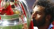 Útočník Liverpoolu Mohamed Salah s trofejí pro vítěze Ligy mistrů