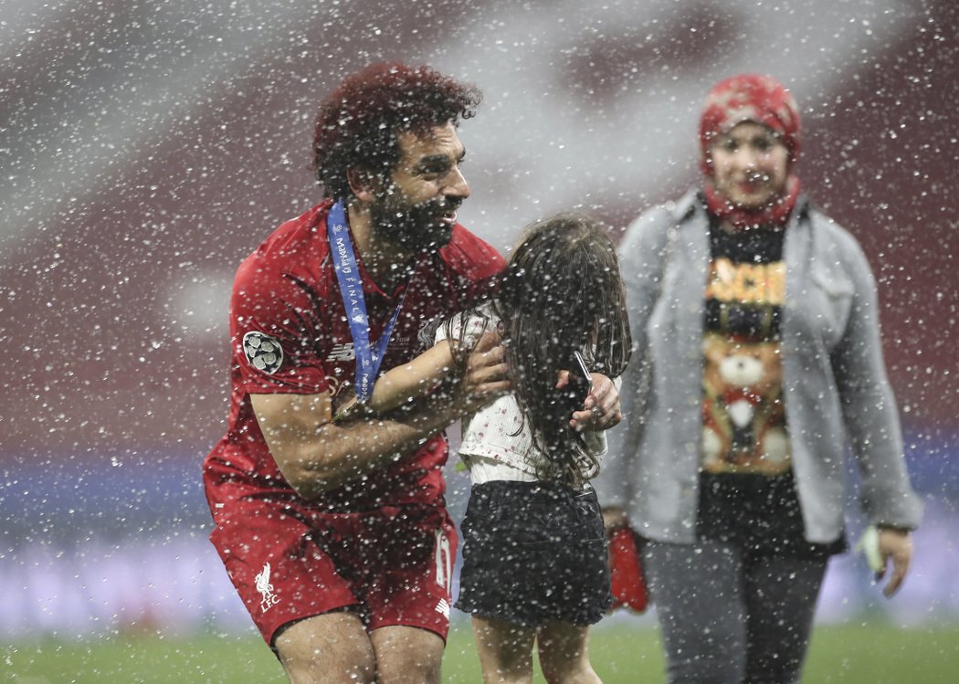 Mohamed Salah si užíval triumf v Lize mistrů se svojí rodinou