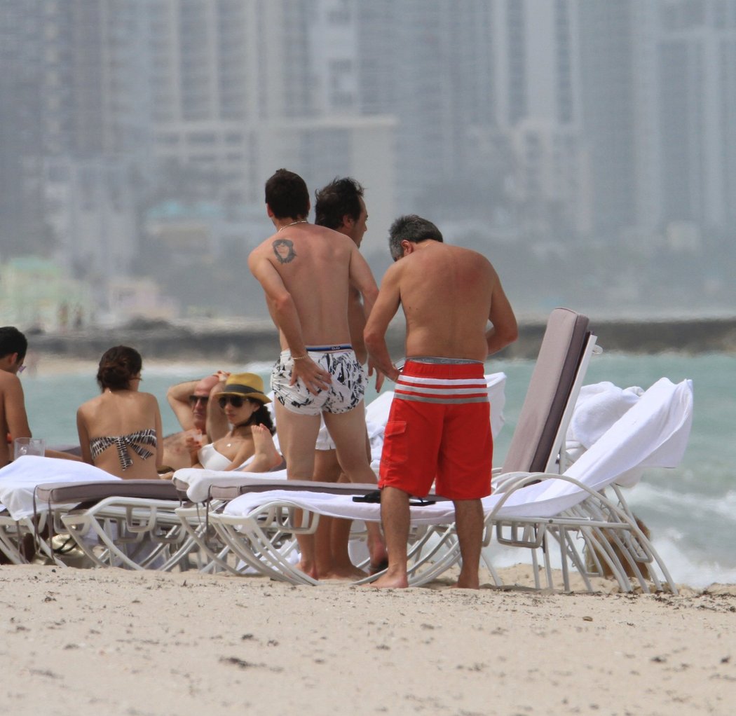 Lionel Messi poutal na pláži v Miami pozornost krom tetování i nevšedními plavkami