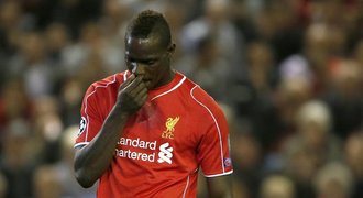 Balotelli je v Liverpoolu pod palbou kritiky. Proti QPR spálil nemožné