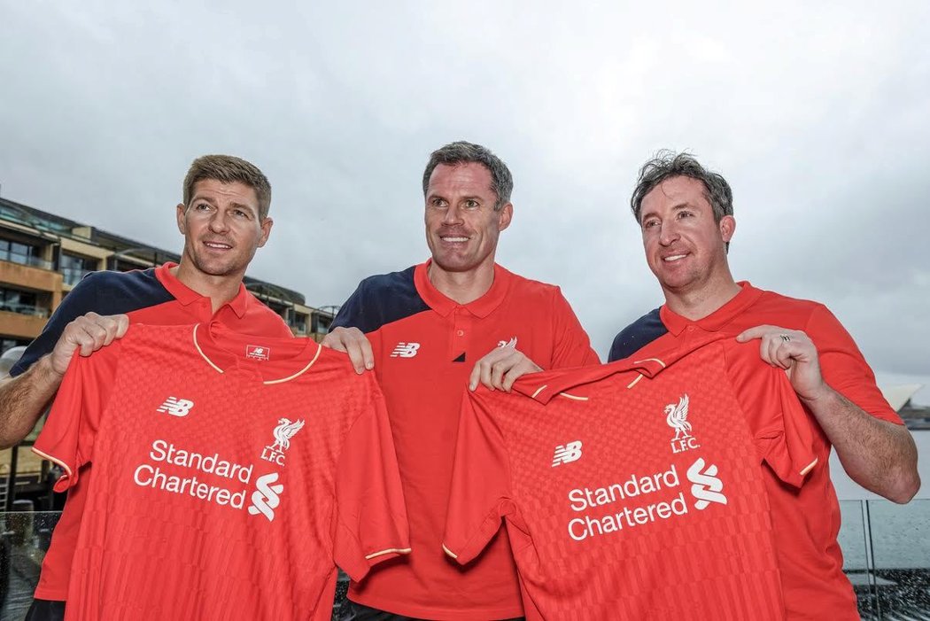 Hvězdná parta z Liverpoolu opět pohromadě: Steven Gerrard, Jamie Carragher a Robbie Fowler.