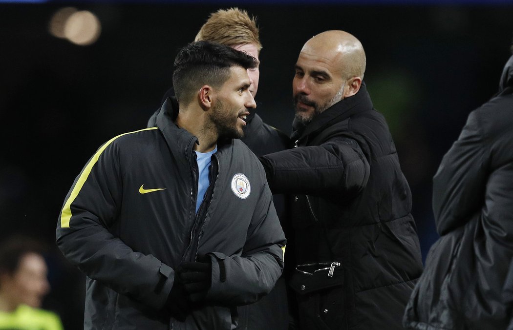 Pod trenérem Pepem Guardiolou nemá útočník Sergio Agüero tak výsadní postavení v Manchesteru City jako dřív