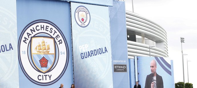 Představení Pepa Guardioly sledoval dav šesti tisíc fanoušků Manchesteru City