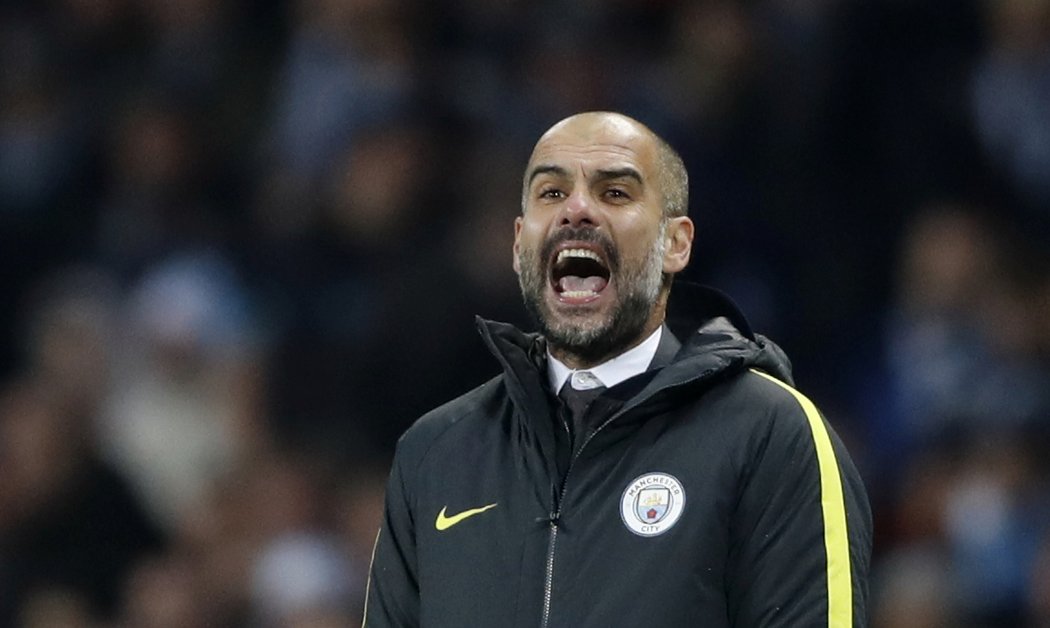 Trenér Manchesteru City Pep Guardiola nemůže mít z výsledků svého týmu dobrou náladu