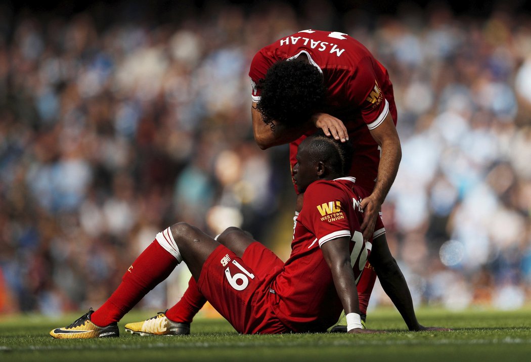 Sadio Mané z Liverpoolu utkání za svůj brutální kop proti brankáři viděl červenou kartu