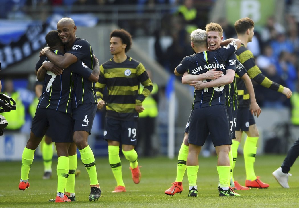 Radost fotbalistů Manchesteru City po zisku titulu
