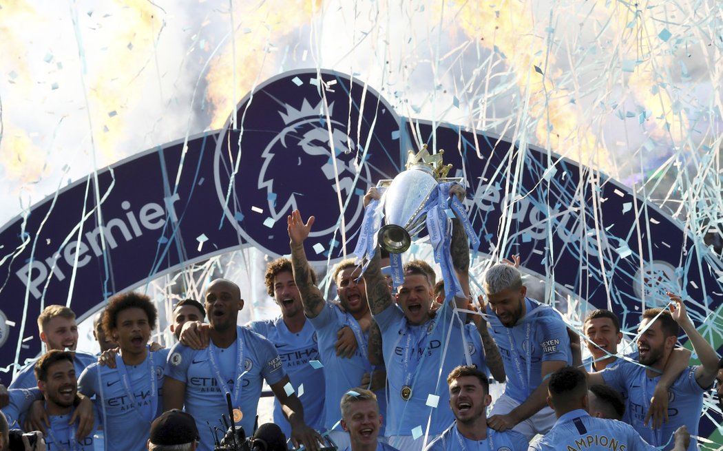 Oslavy fotbalistů Manchesteru City s mistrovským pohárem