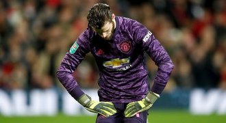 De Gea pod palbou po kiksu. Neville byl mírnější, Keane hrozil pěstmi